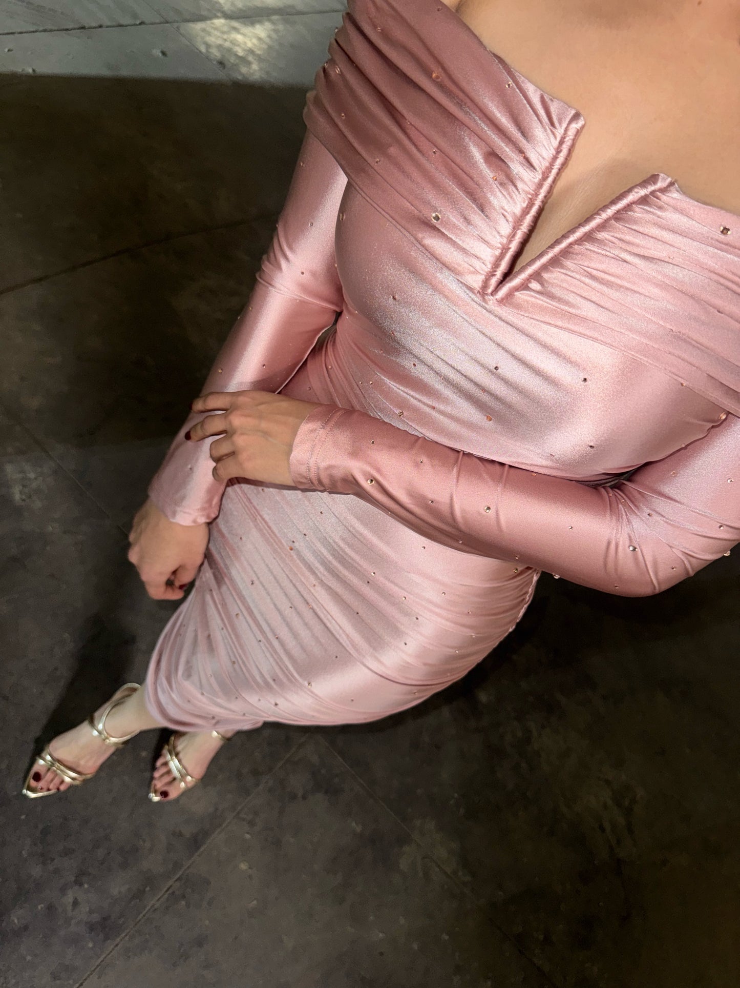 VESTIDO ANAIS MIDI ROSA SATIN STONES