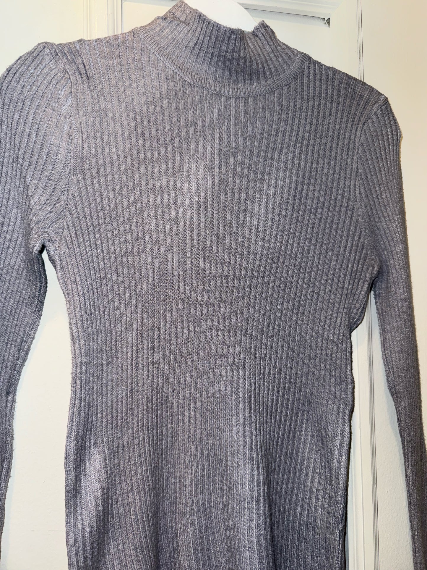 SUÉTER BASIC ELARA GRIS