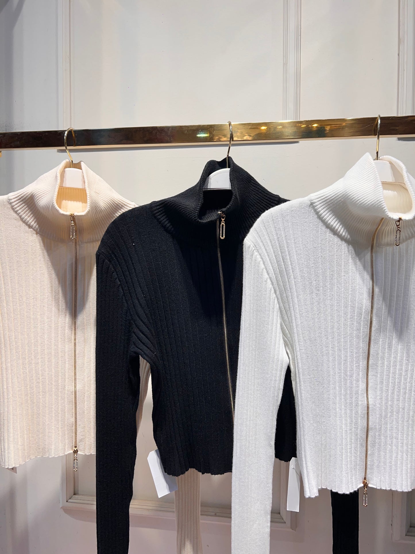 SUETER ZIPER PIEDRAS NEGRO