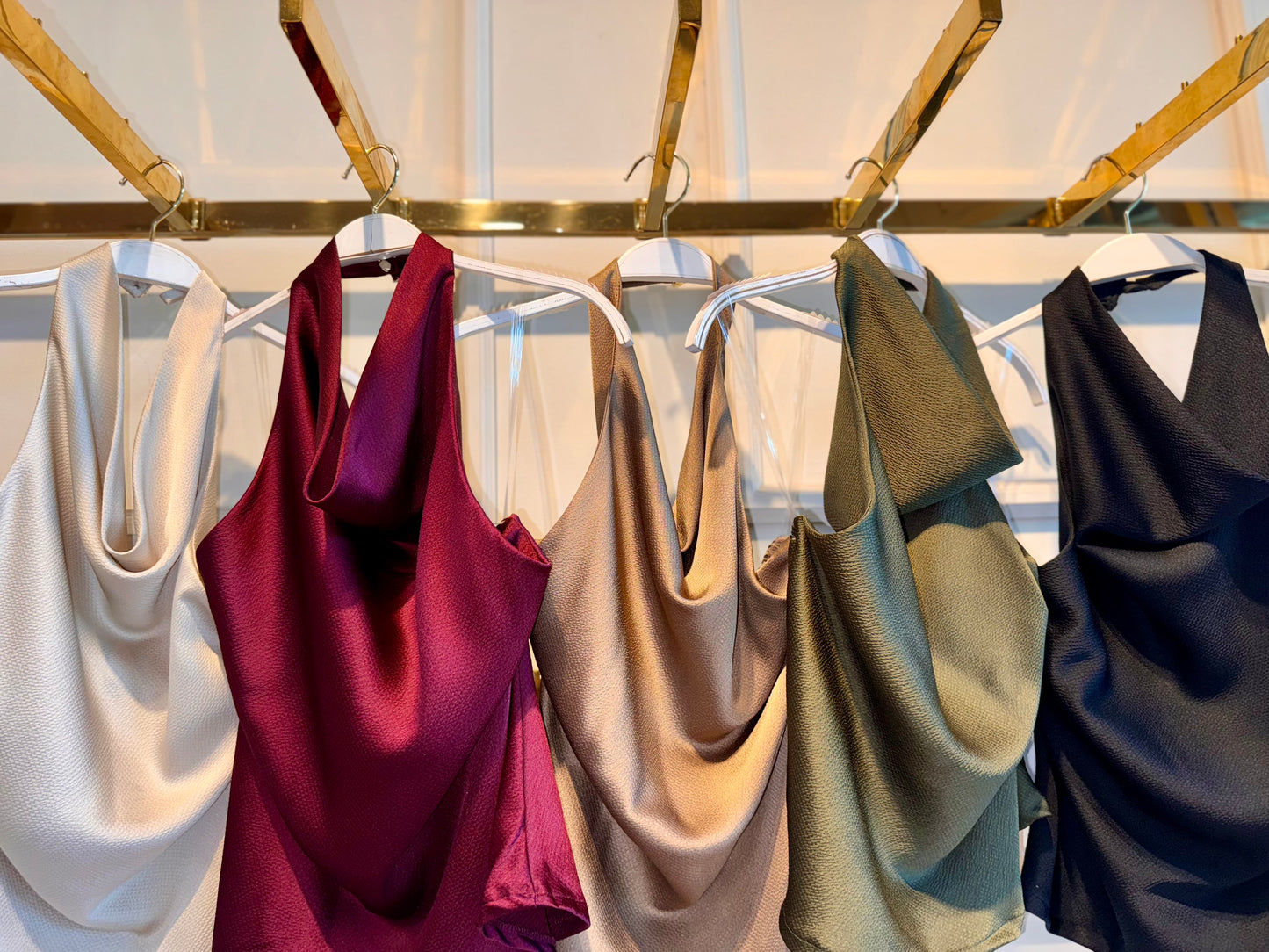 BLUSA SATIN OLIVIA VINO