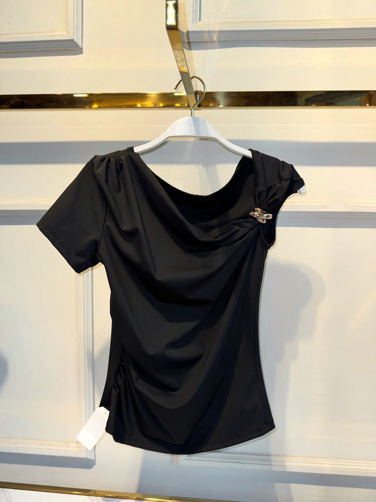 BLUSA BROCHE LISO NEGRO