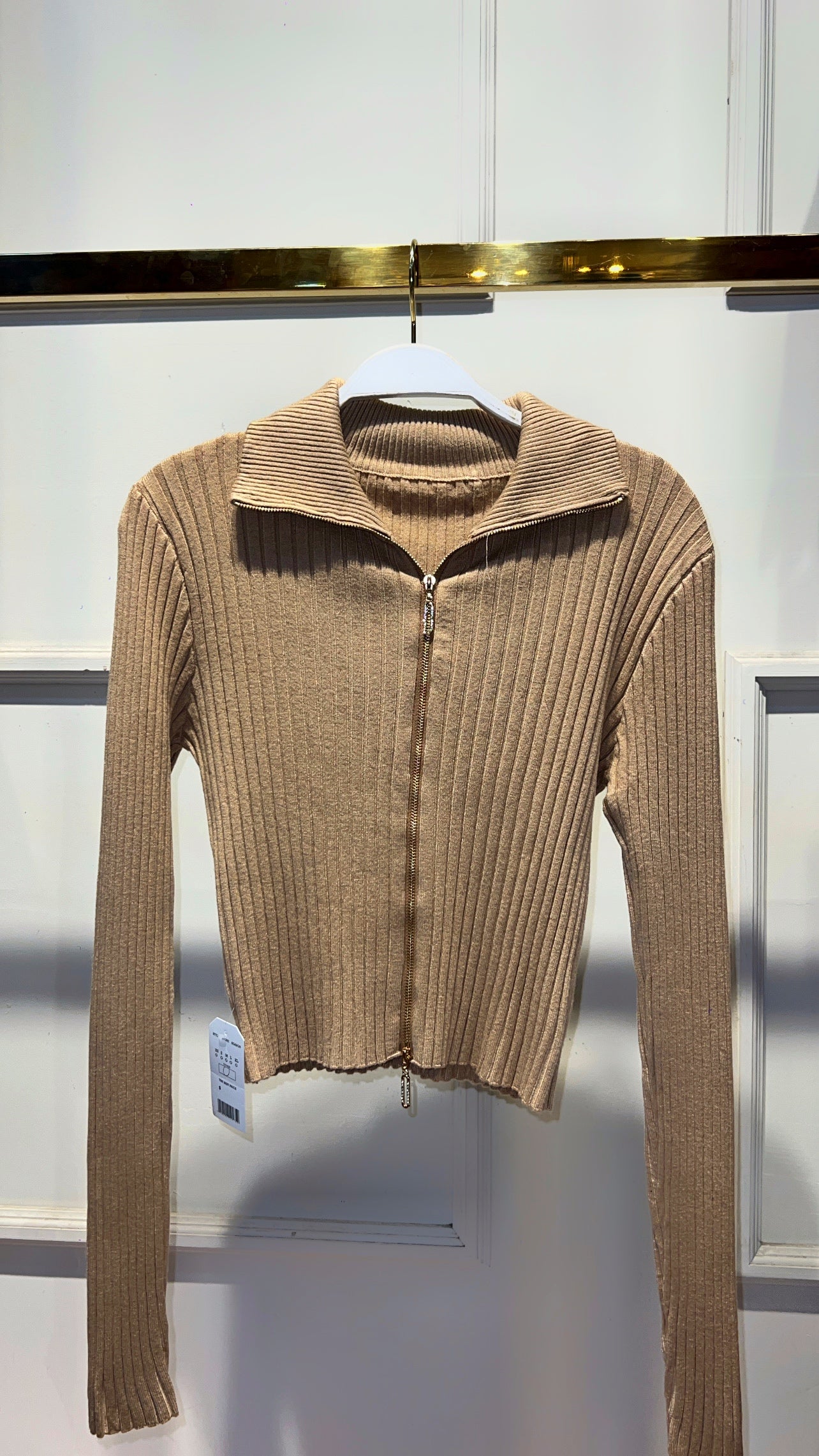 SUETER ZIPER PIEDRAS CAMEL