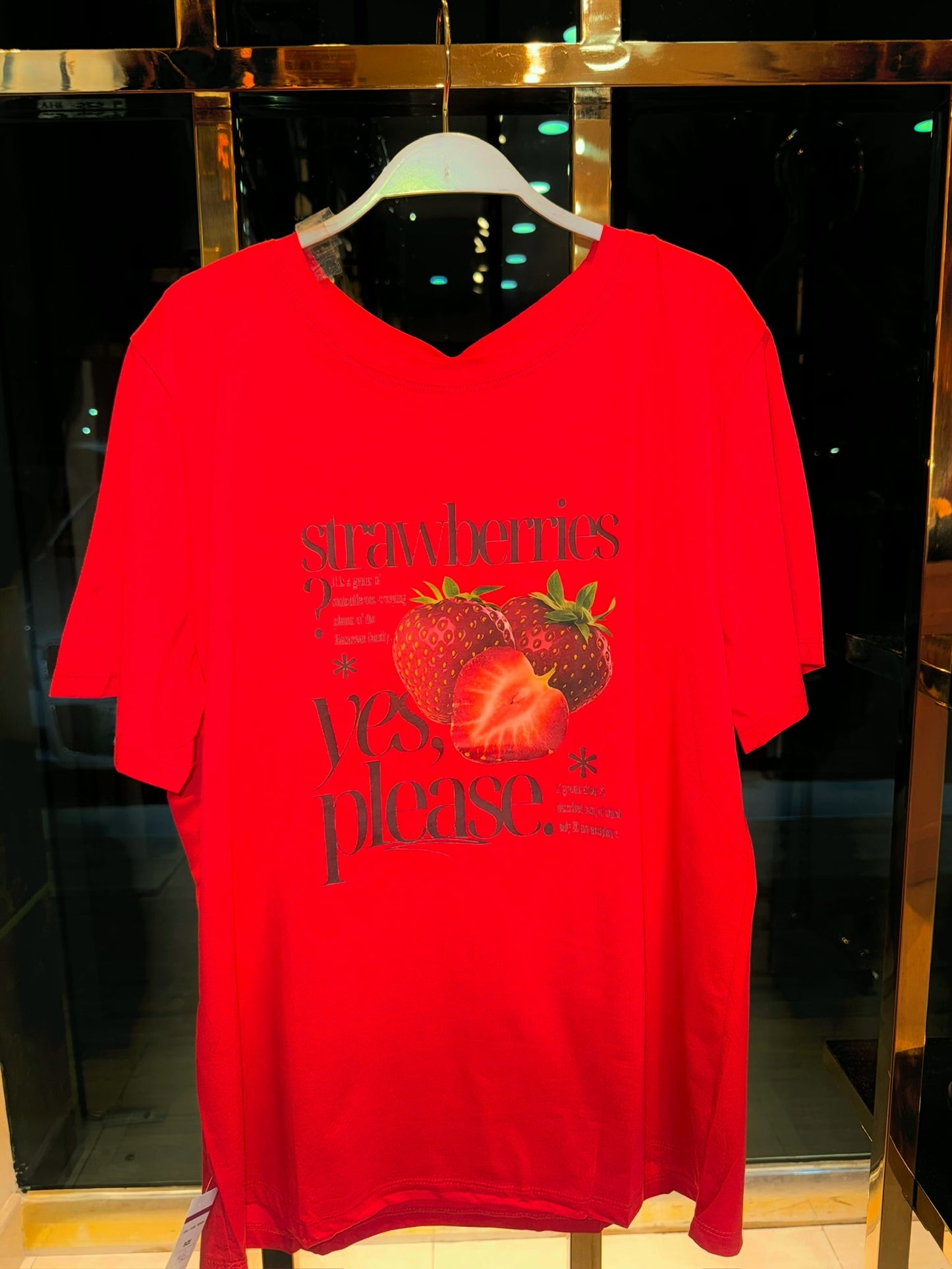 PLAYERA STRAWBERRIES