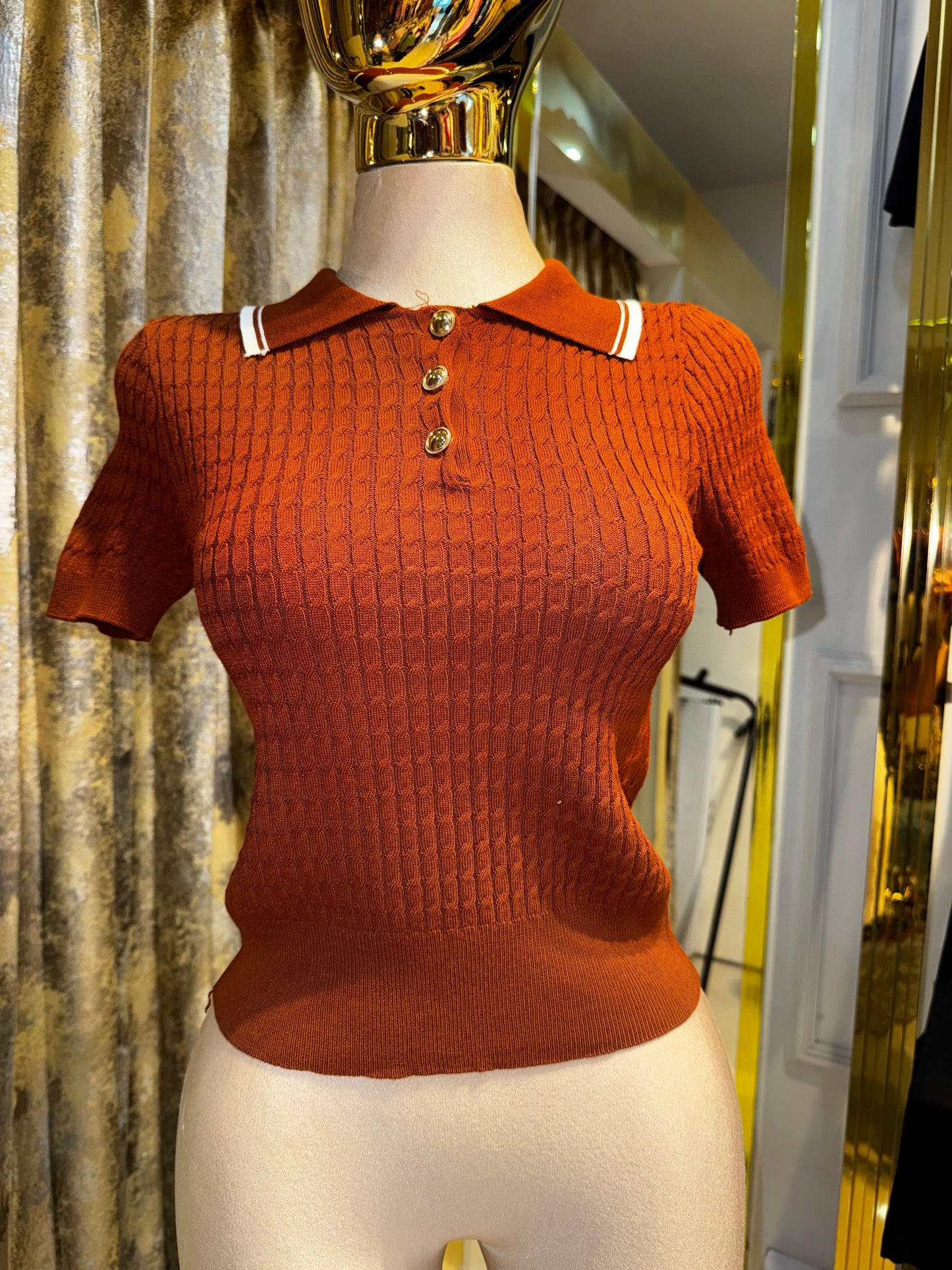 BLUSA TRENZA BOTÓN DORADO