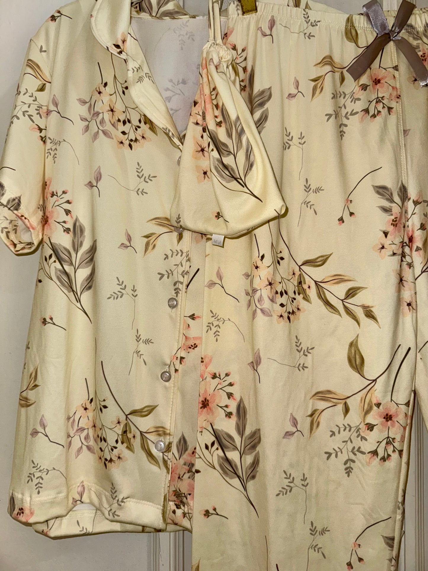 PIJAMA PANTALÓN CREMA/ AMARILLO FLOR CORAL