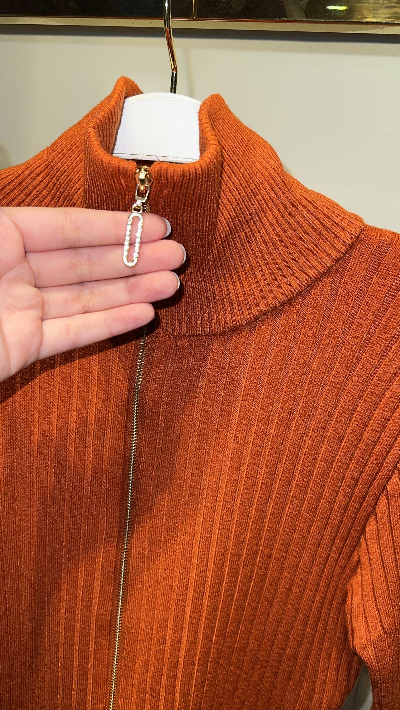 SUETER ZIPER PIEDRAS CHEDRON