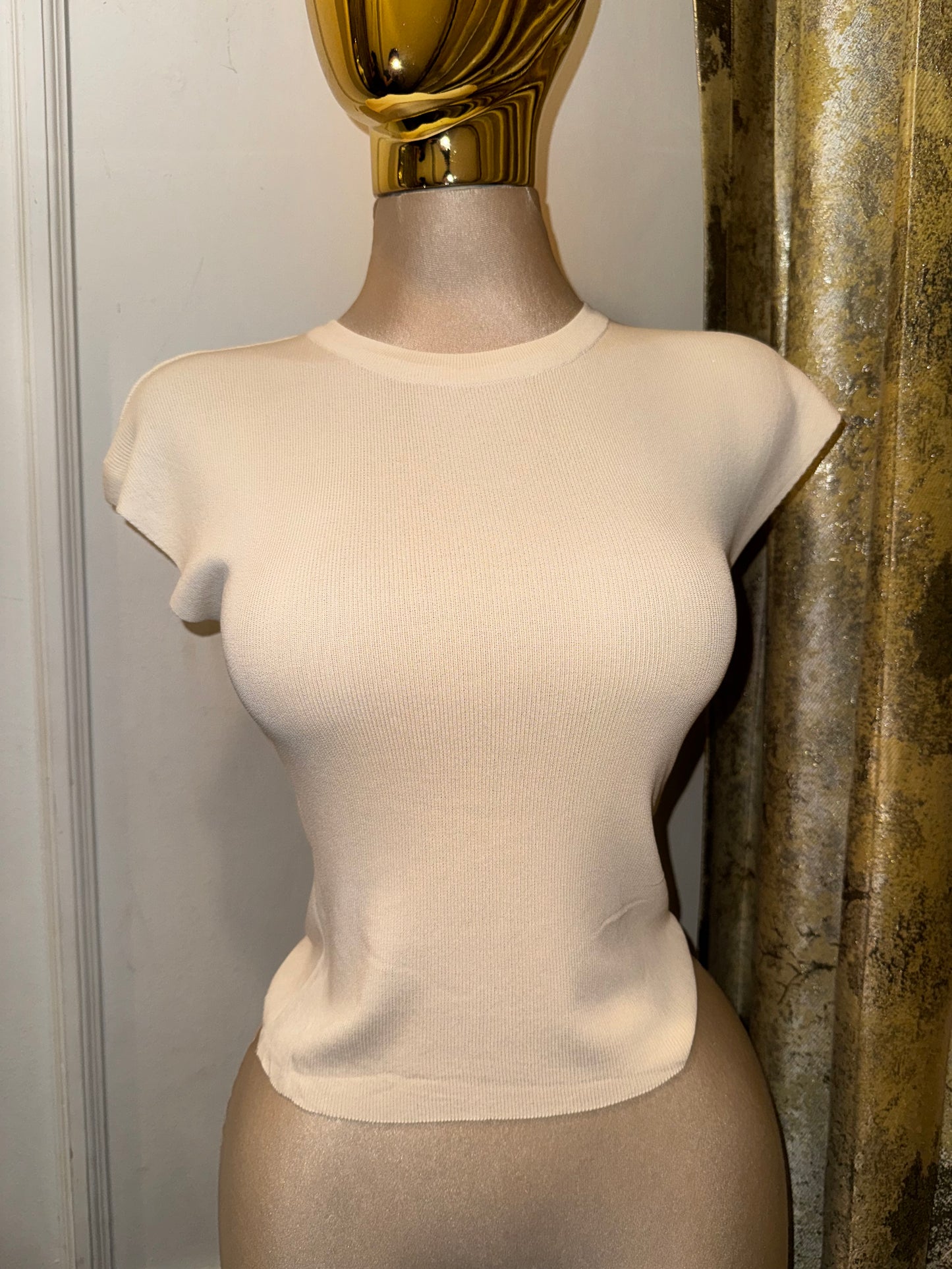 BLUSA BASIC PUNTO SIN MANGA