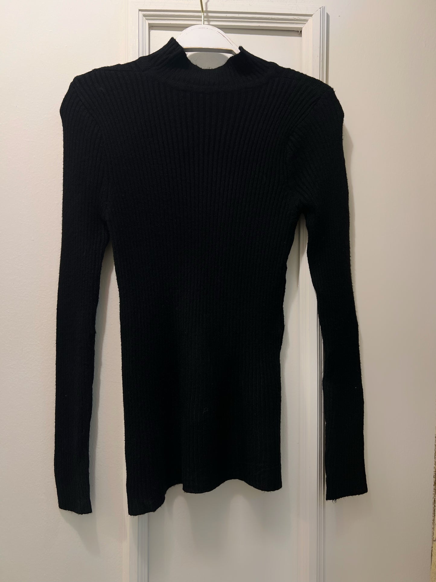 SUÉTER BASIC ELARA NEGRO