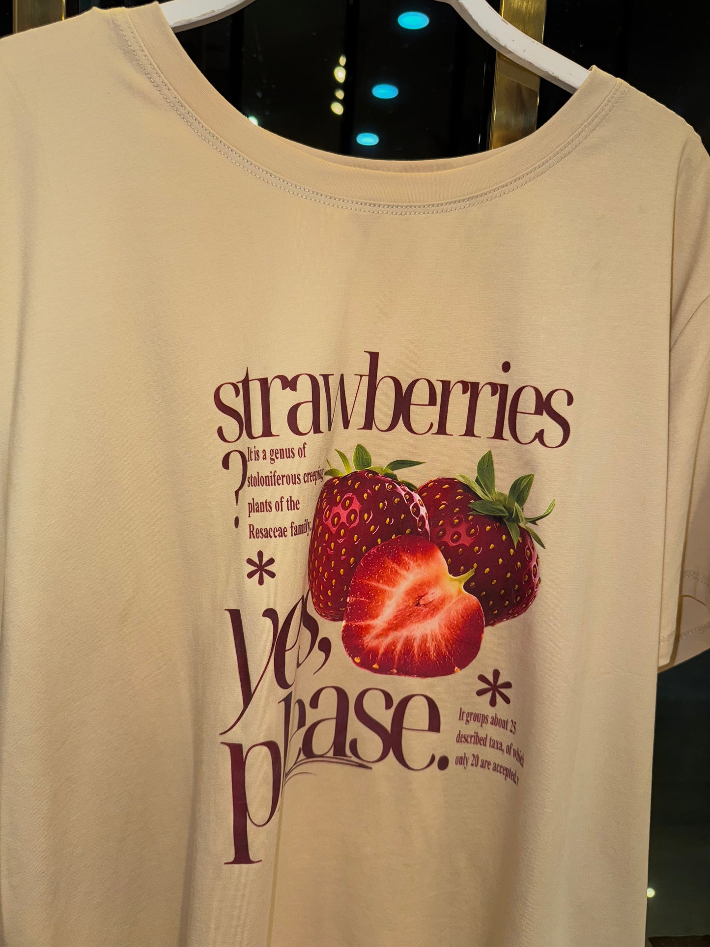 PLAYERA STRAWBERRIES