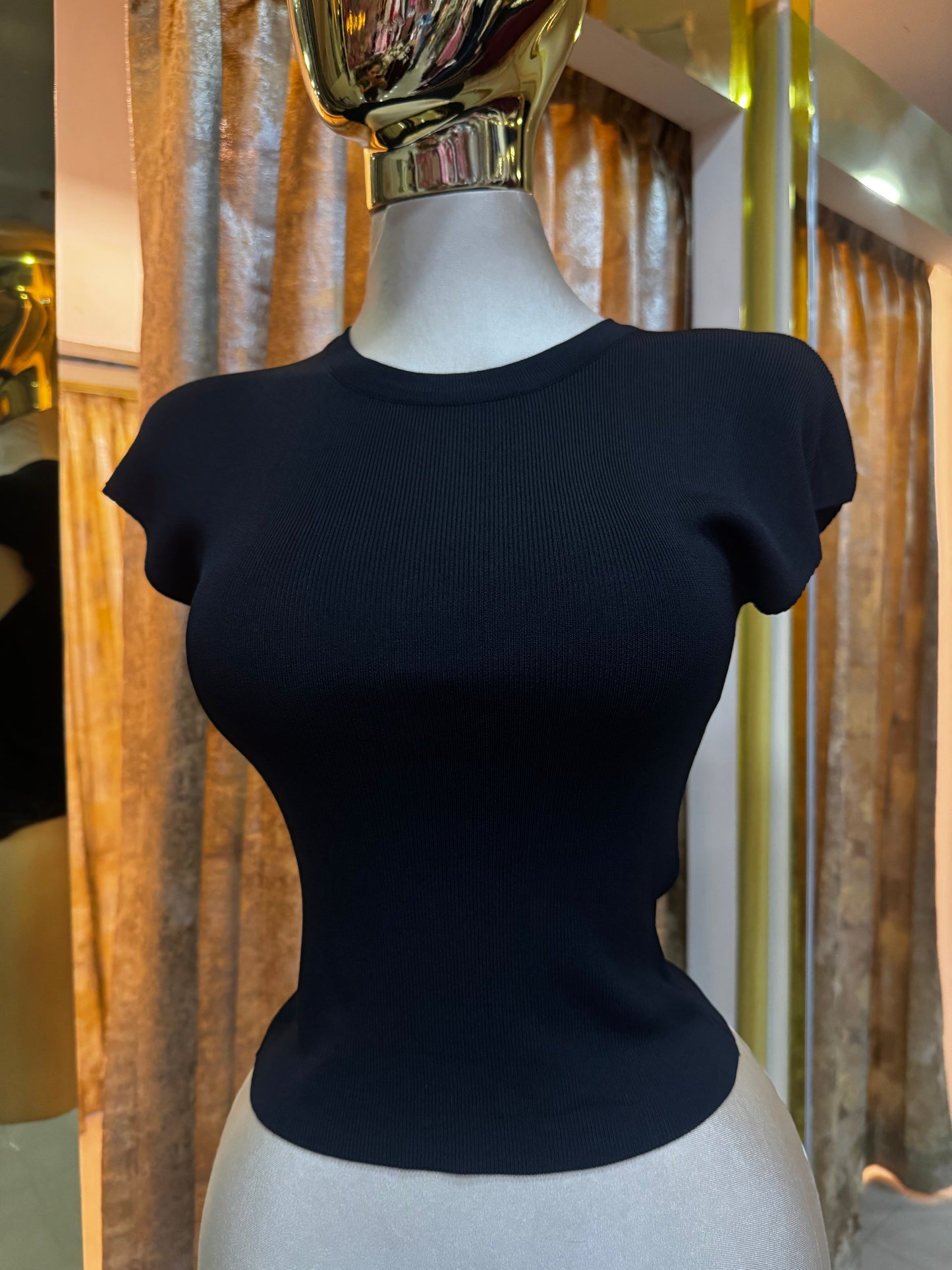 BLUSA BASIC PUNTO SIN MANGA