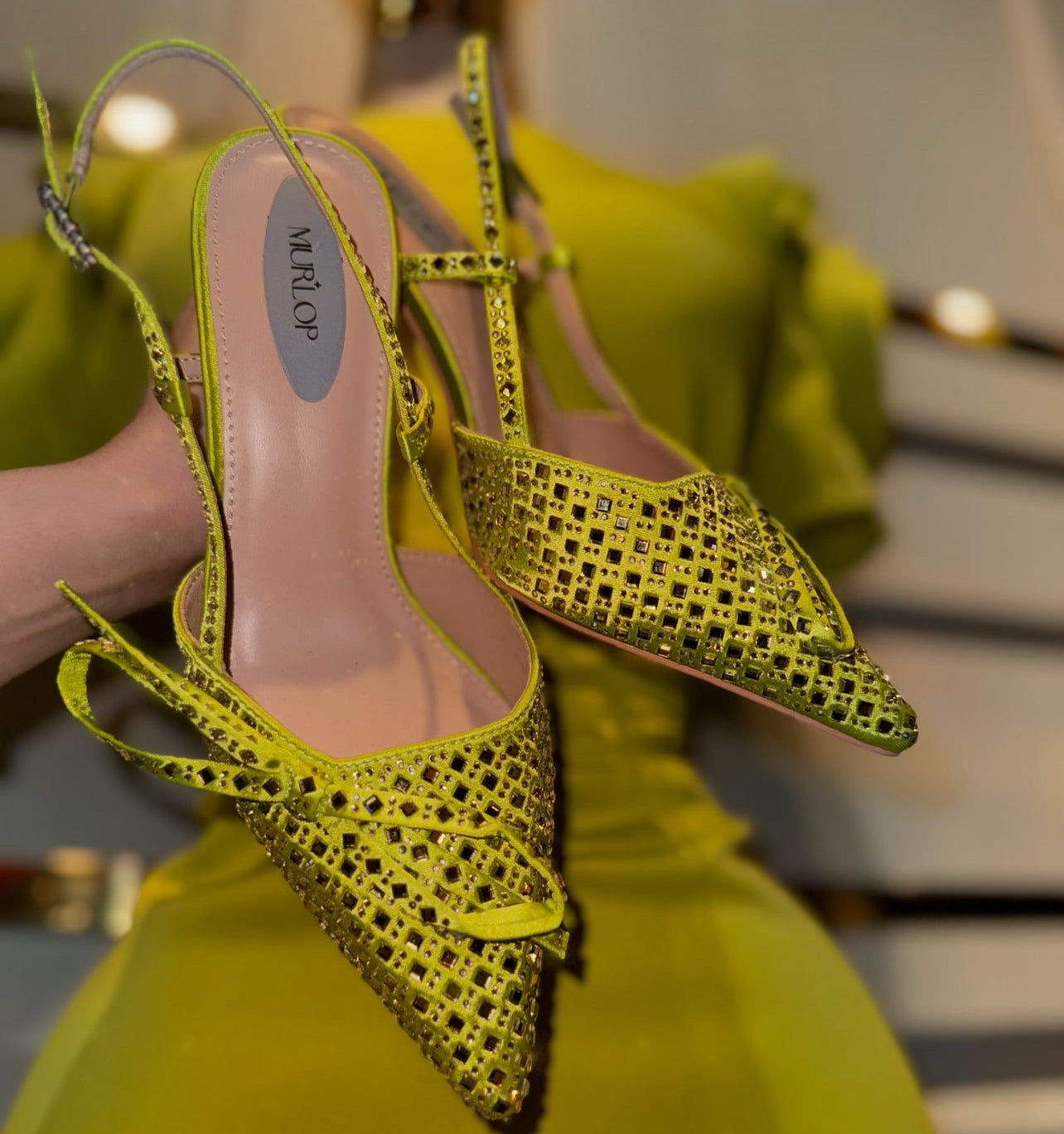 ZAPATILLA STILETTO LOW PIEDRAS -VELLA VERDE