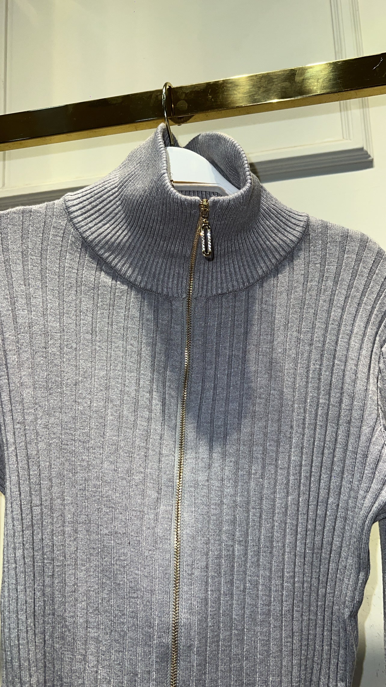 SUETER ZIPER PIEDRAS GRIS