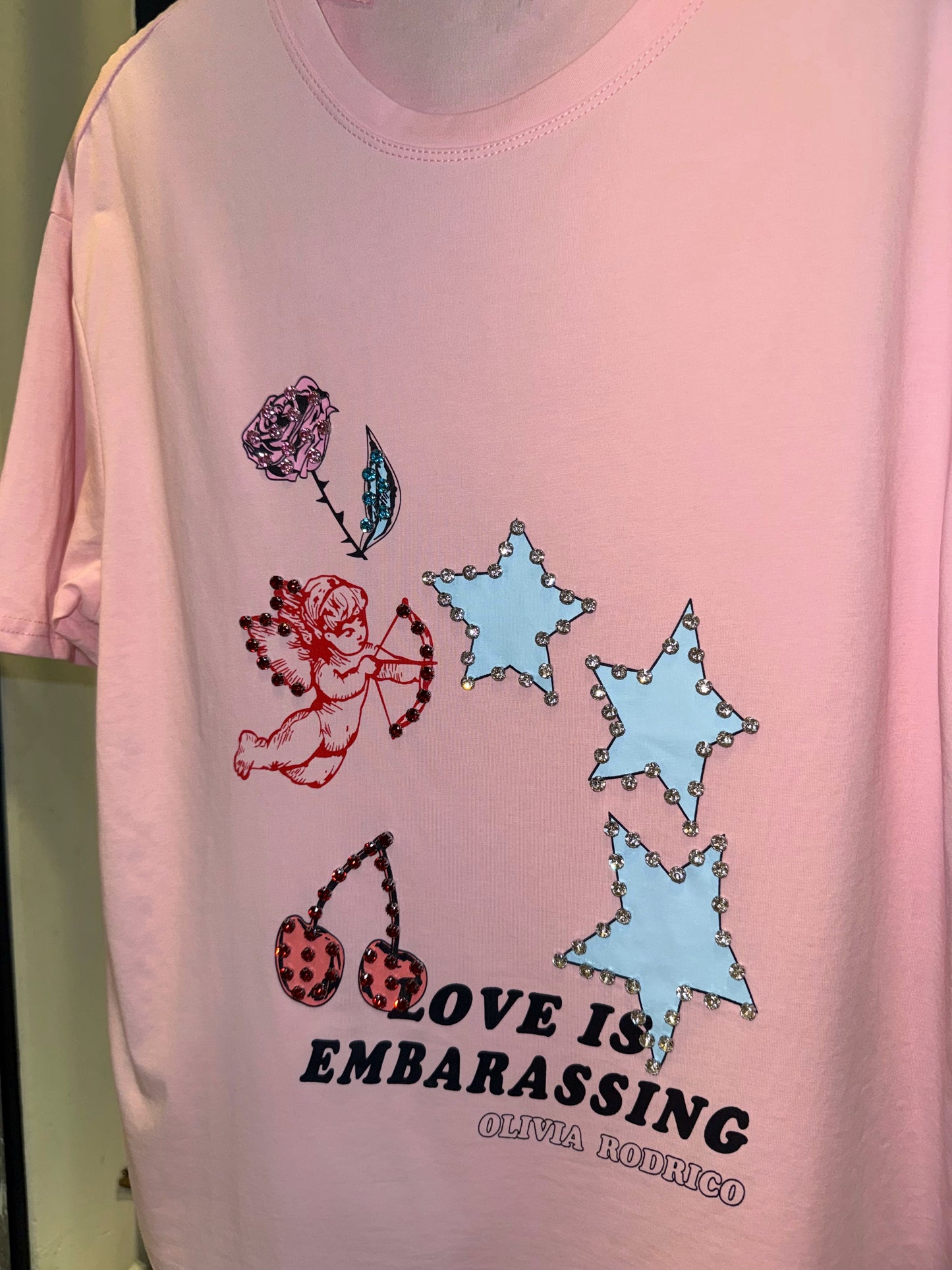 PLAYERA STARS / LOVE IS EMB