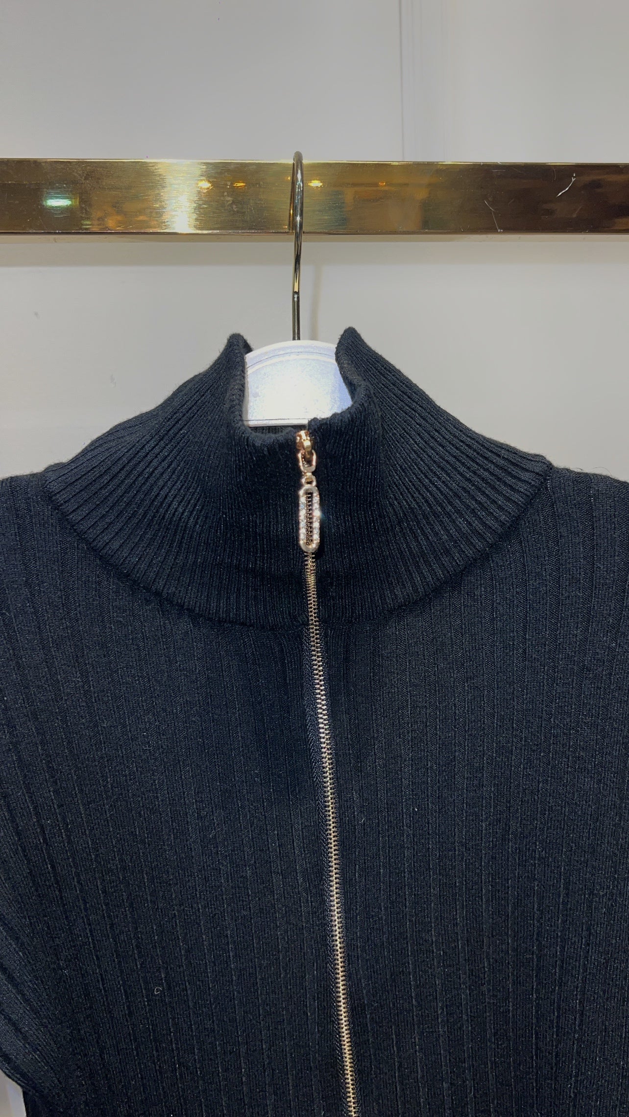 SUETER ZIPER PIEDRAS NEGRO