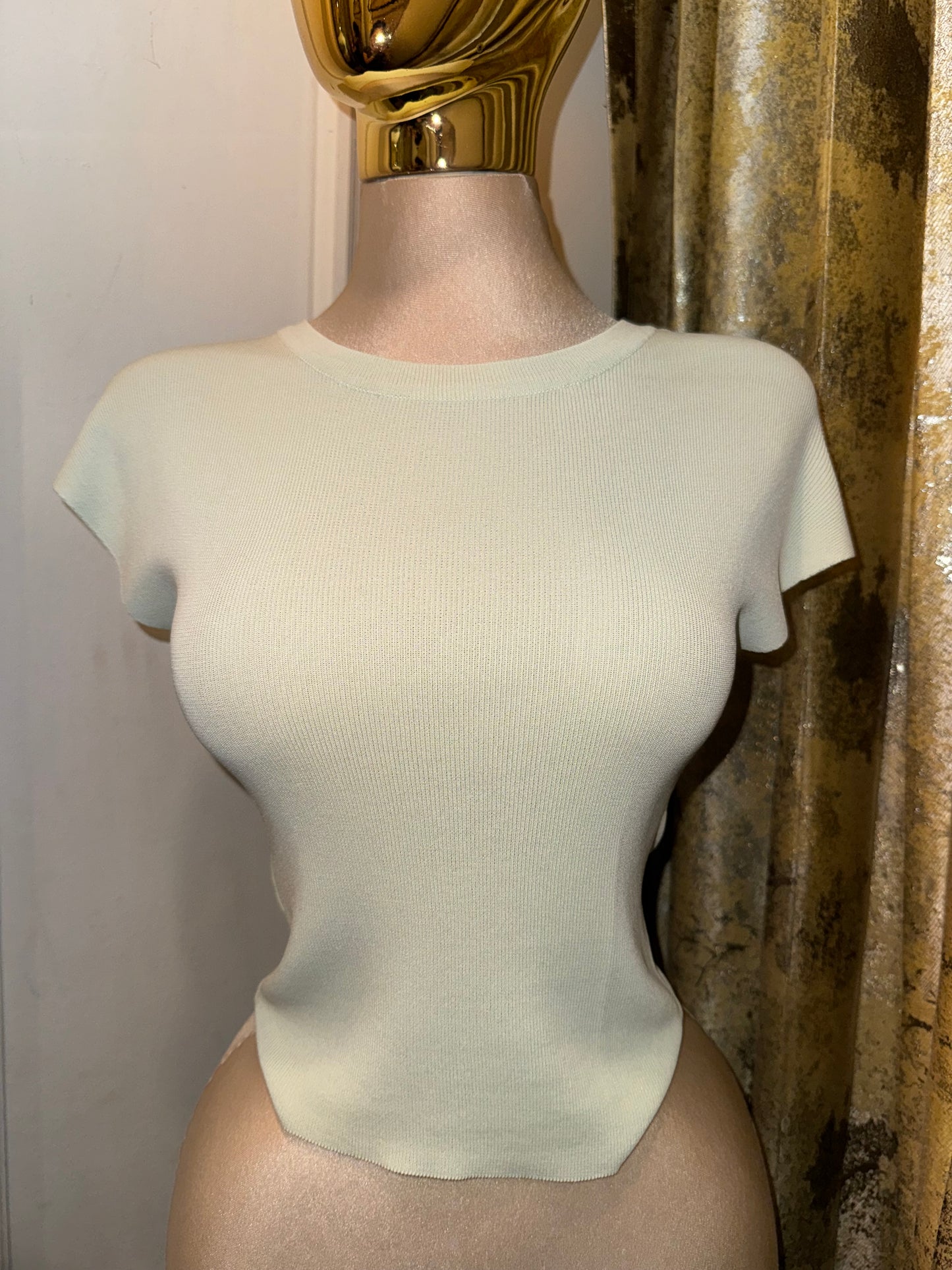 BLUSA BASIC PUNTO SIN MANGA