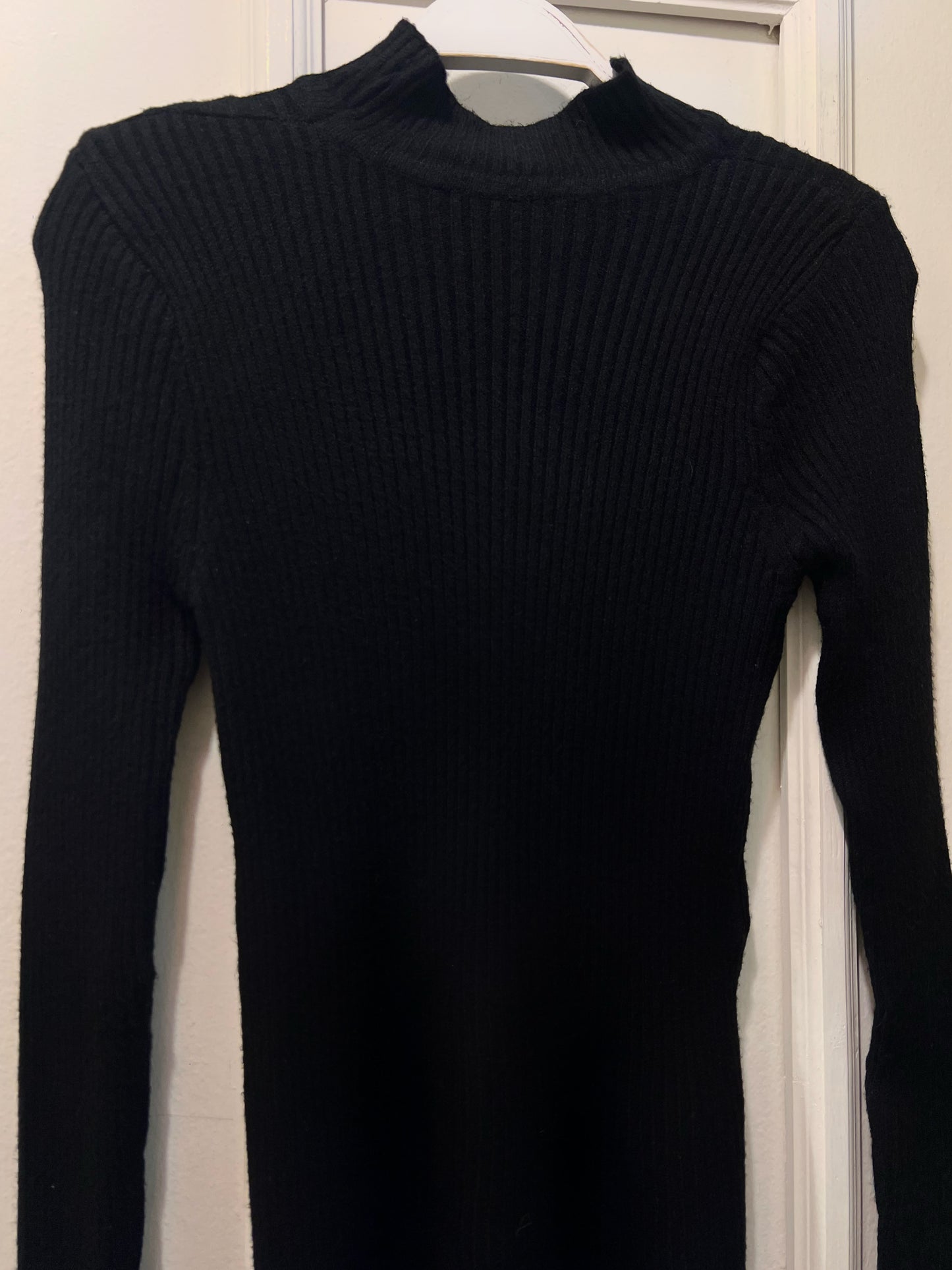 SUÉTER BASIC ELARA NEGRO